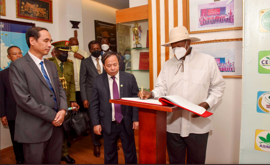 President Yoweri Museveni signing a visitor's book